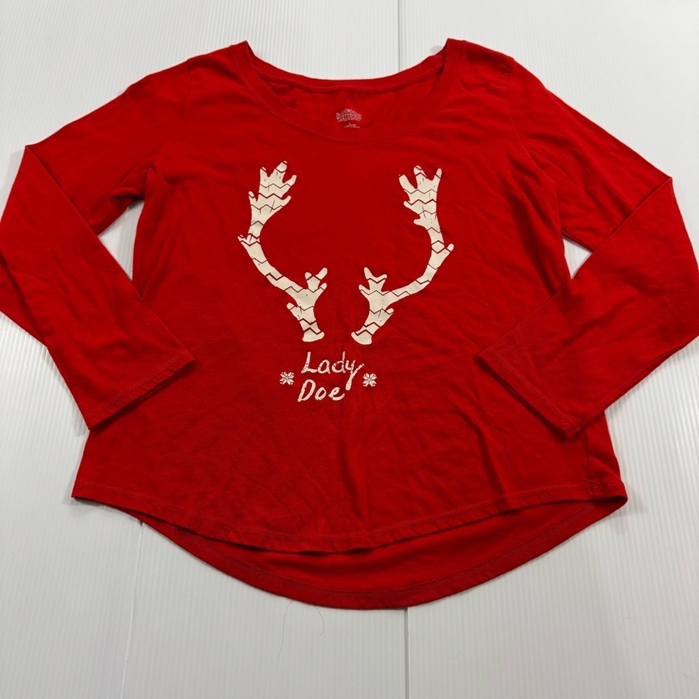 563. Women’s Wondershop Red Long Sleeve Tee with Antler Graphic (L)